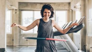 15 kilos less thanks to the Hula-Hoop: the most underestimated sport? Our coach responds
