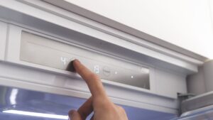 Above this temperature, your fridge no longer protects you against poisoning