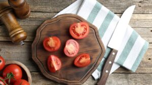 Eat the skin of the tomato: good or bad idea? An alert expert