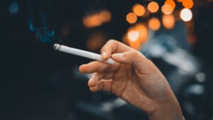 On a daily basis, the French smoke less but tobacco remains a marker of social inequality