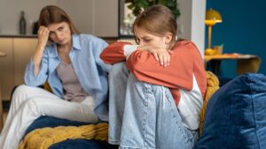 Remove networks: a false good idea for the mental health of young people?