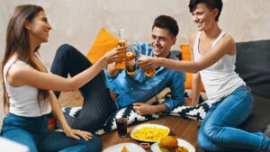 After a salty meal, avoid this reflex: cardiologists alert to its effects on the heart
