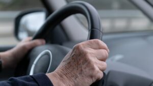 At 81, he lost control of his car and kills a passerby. How to identify signs of incapacity in an elderly close?