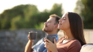 Being in a relationship without living together: why more and more French people adopt the celicouple