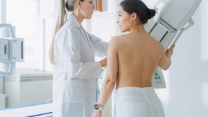 Breast cancer: why are fewer and fewer women tested?