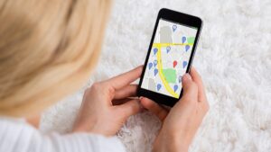 Couple geolocation, useful or toxic? Expert opinion