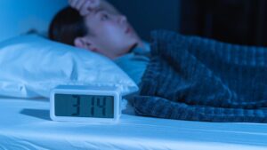 Do you wake up every night at 3 a.m.? Here's how to find sleep quickly according to the experts
