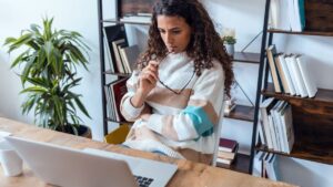 Does independent work better protect the hearts of women?