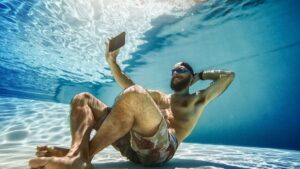 Faced with hot weather, more and more travelers favor cooler cities this summer
