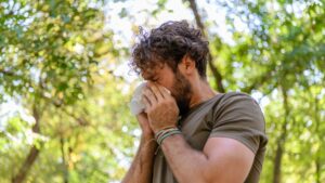 Flowing nose and red eyes: allergies, another facet of a warmer climate