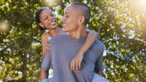 Gen Z reinvents the date, far from the superficiality of social networks