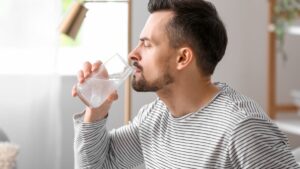Intense unexplained thirst: the 8 possible causes to never ignore according to Dr Gérald Kierzek