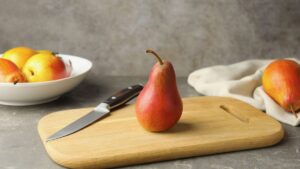 Pear: definition, origin, season and benefits