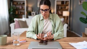 These 6 signs of ADHD in adults often go unnoticed, however they are very revealing