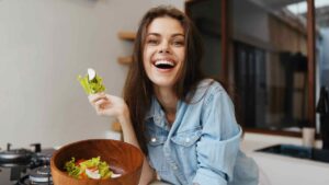 You never put it in your salads ... and yet it helps to lose weight!