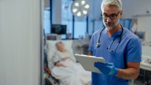 10 pains that should alert you immediately according to an emergencyist