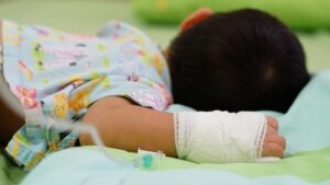 A baby hospitalized after swallowing an insecticide: Dr. Kierzek's advice to avoid the worst