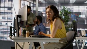 Do you do this at work? Here are 10 behaviors to ban, according to an expert