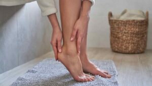 Dry, damaged feet? "Here is the routine you need this summer," said Dr. Gérald Kierzek