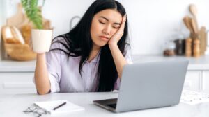 Have you slept badly and everything annoys you? Expert advice to recover quickly and stay efficient