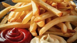 Ketchup vs Mayo: the healthiest sauce is not the one you believe, according to an expert