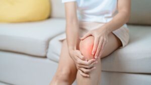 Knee pain: the 5 gestures to adopt and those to be avoided according to Dr Gérald Kierzek