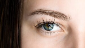 Ophthalmologists alert on the risk of complications of this trendy practice