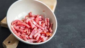 Please note: these smoked bacon contain staphylococci, don't eat them!