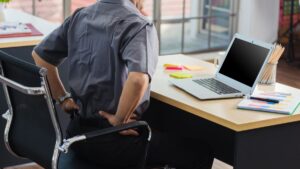 Posture, equipment, telework ... why back pain explodes among young employees