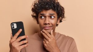 Reconnect with an old friend: the 2 essential questions to ask yourself before answering