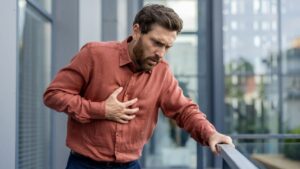 The signs to be spotted a month before a heart attack, according to Dr Gérald Kierzek