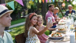 This is the new conflict (very current) which can ruin your family vacation. A shrink explains how to react