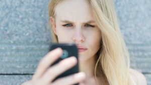 Three small points, and then nothing: the invisible consequences of this digital silence