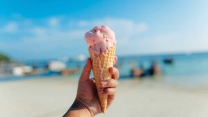 What is the best snack at the beach according to a dietician?