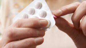 A mother borders on death and loses 95% of her skin after a rare reaction to ibuprofen: Dr. Kierzek alerts on this unknown risk