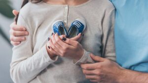 After a year of silence, Liam Di Benedetto reveals the loss of one of his twins. How to live this special mourning?
