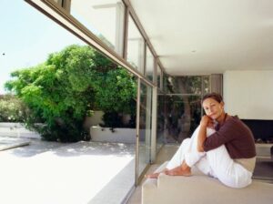 Do you feel guilty of staying with this sun? Here's why and how to let go