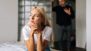 Do you practice dry begging? This toxic and annoying habit damages your couple, according to our shrink