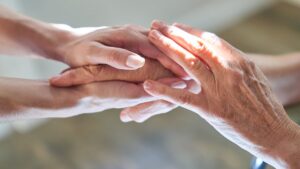 End of life: here are the often ignored signals that show that a loved one is leaving
