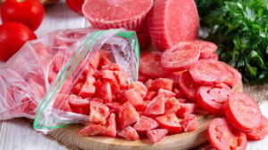 Freeze your tomatoes, the simple method to enjoy it all year round according to two dietitians