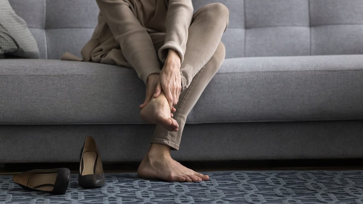 Heavy legs: these shoes to avoid absolutely so as not to worsen the sensation