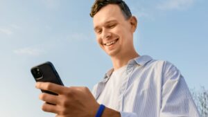 In Italy, 32,000 men share the stolen photos of their companions on Facebook. A shrink alerts the roots of such a scandal