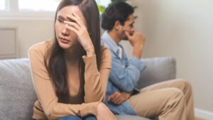 Micro -trahisons: these small gestures that damage your couple, deciphered by a psychologist