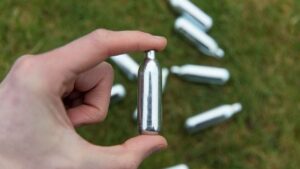 Nitrogen protoxide: France faced with an underestimated scourge, between addiction, paralysis and explosion of serious cases