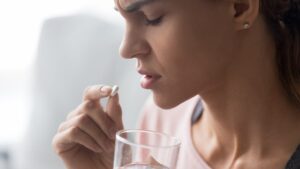 She takes ibuprofen for her menstrual pain ... and finds herself in a coma and blind