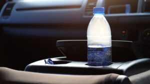 Why leave a bottle of water in your car in summer is dangerous