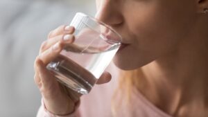 You don't drink enough water? Beware of the consequences for the body and the mind, according to a study