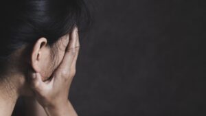 7 silent signals that prove that you are the victim of emotional abuse