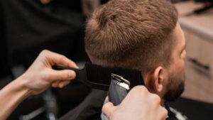A hairdresser spots a ball in the neck of a teenager and saves her life