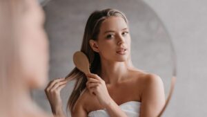 At 33, she claims 24 years of organic age, thanks to her super "anti-aging routine". Info or Intox?